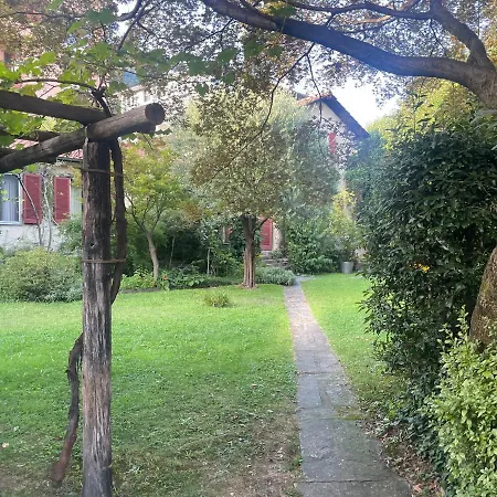 Daire Cozy In The Locarno